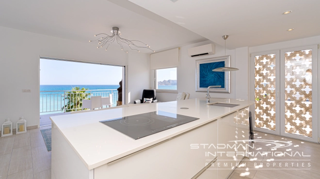 Beautiful First Line Apartment on the Seafront in Altea