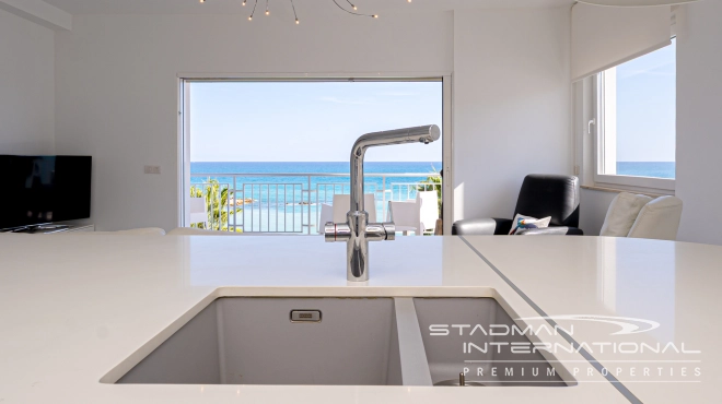 Beautiful First Line Apartment on the Seafront in Altea