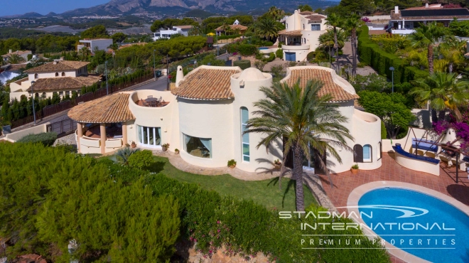 Belle Villa sur un Terrain Plat avec un Joli Jardin