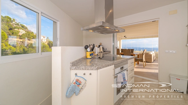 Amplia Villa Familiar con Apartamento y Hermosas Vistas al Mar