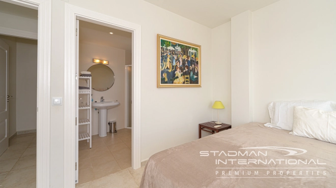 Amplia Villa Familiar con Apartamento y Hermosas Vistas al Mar