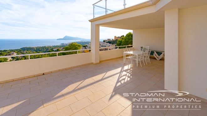 Amplia Villa Familiar con Apartamento y Hermosas Vistas al Mar