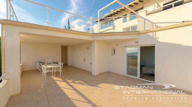 Amplia Villa Familiar con Apartamento y Hermosas Vistas al Mar