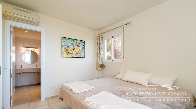 Amplia Villa Familiar con Apartamento y Hermosas Vistas al Mar