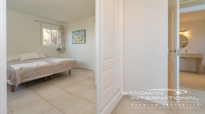 Amplia Villa Familiar con Apartamento y Hermosas Vistas al Mar