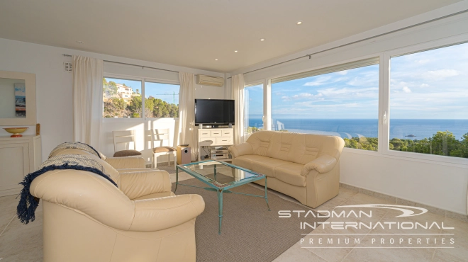 Amplia Villa Familiar con Apartamento y Hermosas Vistas al Mar