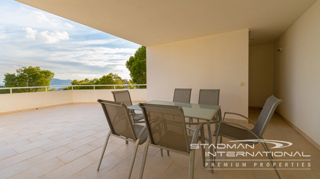 Amplia Villa Familiar con Apartamento y Hermosas Vistas al Mar