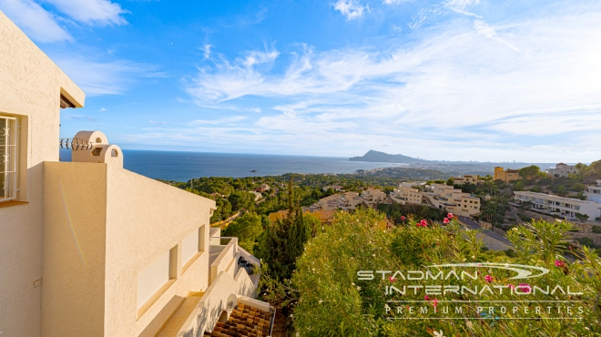 Amplia Villa Familiar con Apartamento y Hermosas Vistas al Mar