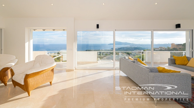 Amplia Villa Familiar con Apartamento y Hermosas Vistas al Mar