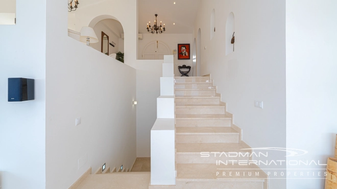 Amplia Villa Familiar con Apartamento y Hermosas Vistas al Mar