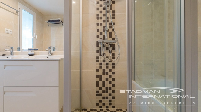 Amplia Villa Familiar con Apartamento y Hermosas Vistas al Mar