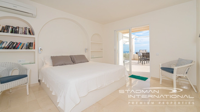 Amplia Villa Familiar con Apartamento y Hermosas Vistas al Mar