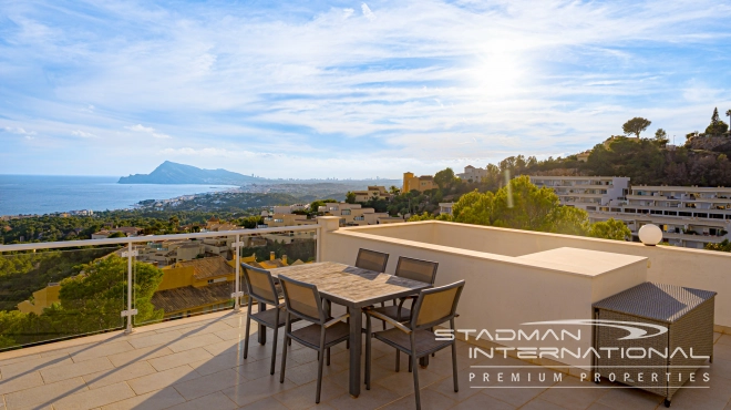 Amplia Villa Familiar con Apartamento y Hermosas Vistas al Mar