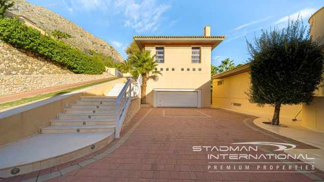 Großzügige Luxusvilla mit Wunderschönem Meerblick in Altea Hills