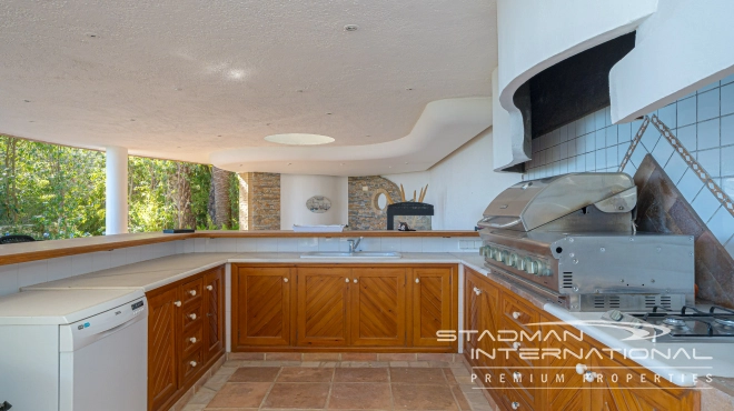 Großzügige Luxusvilla mit Wunderschönem Meerblick in Altea Hills