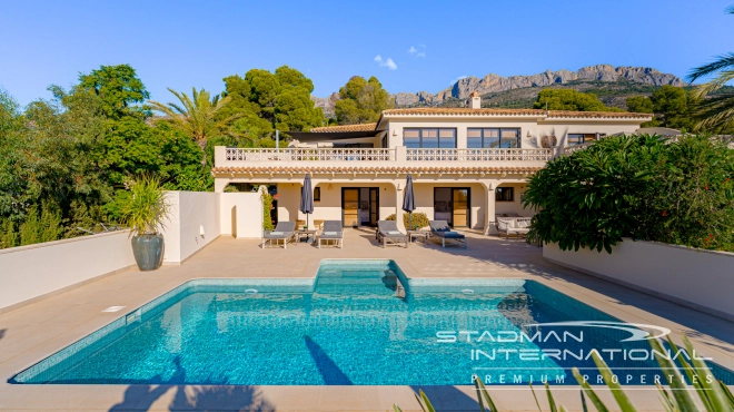Vakker Villa med Panoramautsikt over Havet nær Altea La Vella