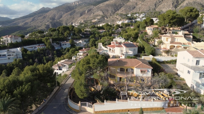 Projet de Rénovation avec Vue Mer dans un Emplacement Privilégié