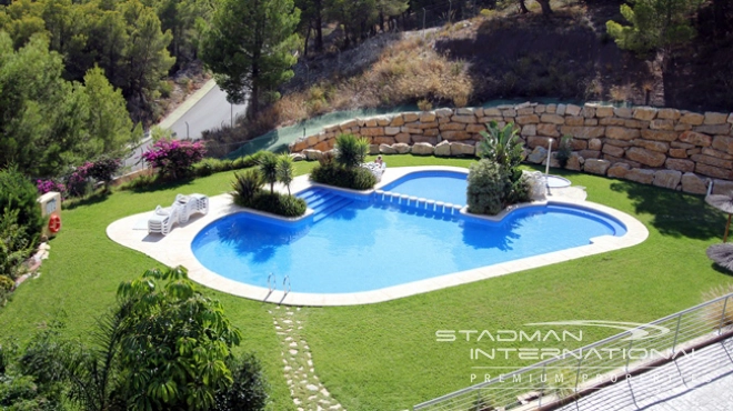 Spacieux Appartement avec Superbes Vues sur la Mer à Altea Hills