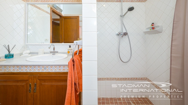 Elegante benerdige Villa mit herrlichem Meerblick