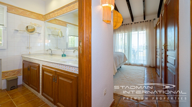 Elegante benerdige Villa mit herrlichem Meerblick