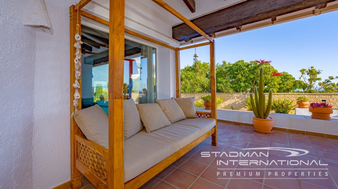 Elegante benerdige Villa mit herrlichem Meerblick