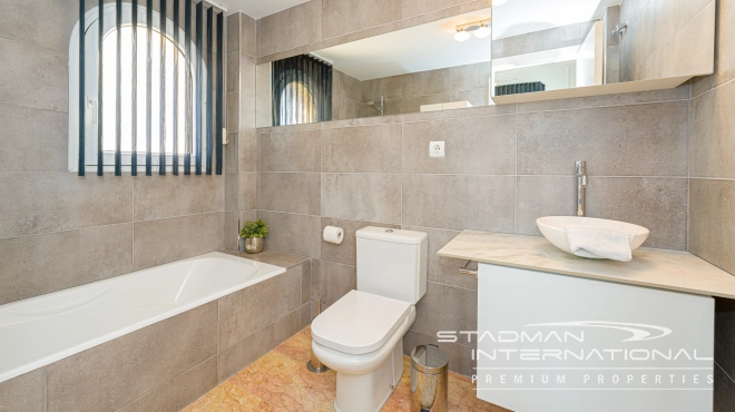 Mooi Appartement met Zeezicht en Ruim Terras aan het Strand