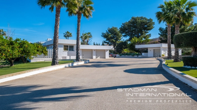 Exclusive Villa on a 6.000 m² Private Estate Near the Heart of Albir