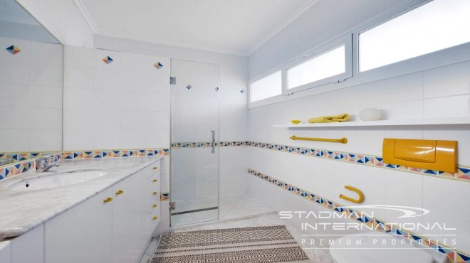 Exclusive Villa on a 6.000 m² Private Estate Near the Heart of Albir