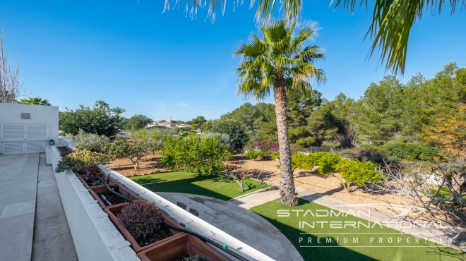 Exclusive Villa on a 6.000 m² Private Estate Near the Heart of Albir