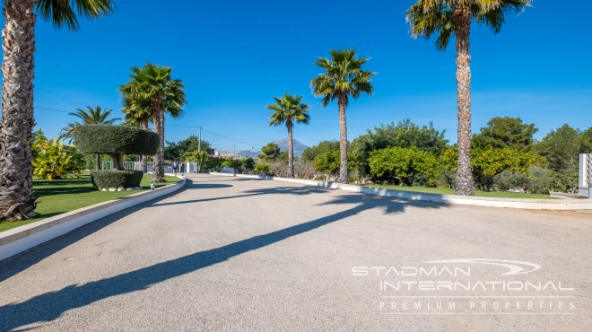 Exclusive Villa on a 6.000 m² Private Estate Near the Heart of Albir