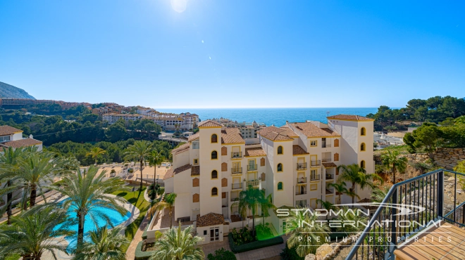 Beachside Apartment with Large Terrace and Beautiful Sea Views