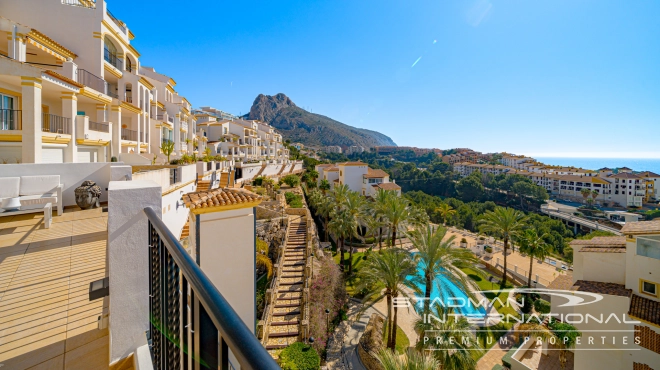 Beachside Apartment with Large Terrace and Beautiful Sea Views