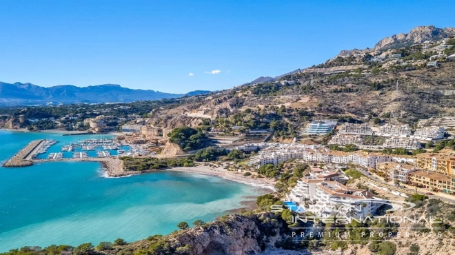 Beachside Apartment with Large Terrace and Beautiful Sea Views