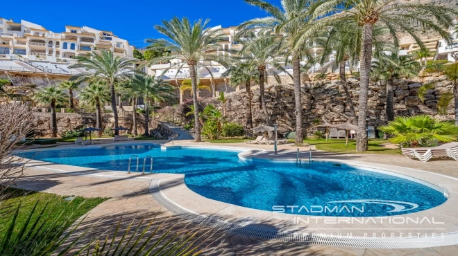 Apartamento junto a la Playa con Gran Terraza y Vistas al Mar