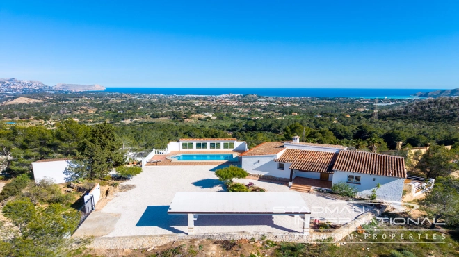 Villa Entièrement Rénovée avec Superbe Vue sur la Mer