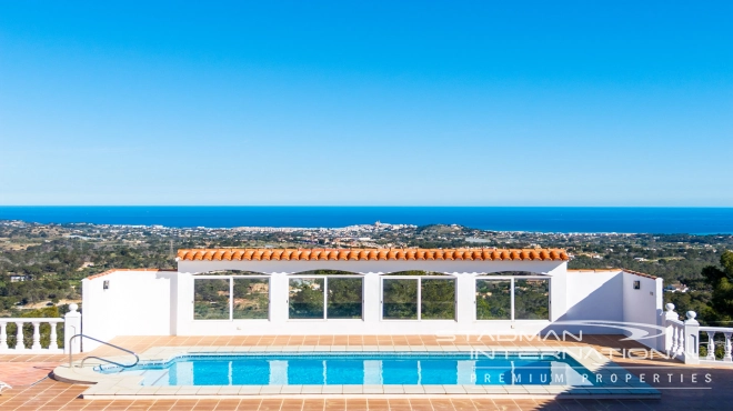 Villa Entièrement Rénovée avec Superbe Vue sur la Mer
