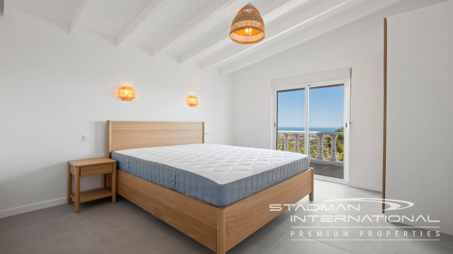 Villa Entièrement Rénovée avec Superbe Vue sur la Mer