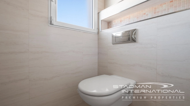 Villa Entièrement Rénovée avec Superbe Vue sur la Mer