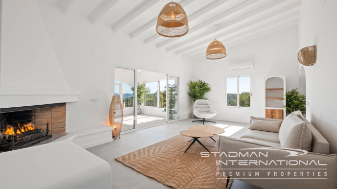 Villa Entièrement Rénovée avec Superbe Vue sur la Mer