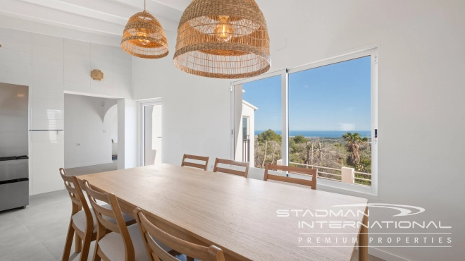 Villa Entièrement Rénovée avec Superbe Vue sur la Mer