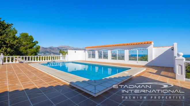 Villa Entièrement Rénovée avec Superbe Vue sur la Mer