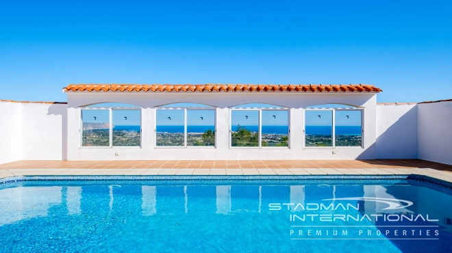 Villa Entièrement Rénovée avec Superbe Vue sur la Mer