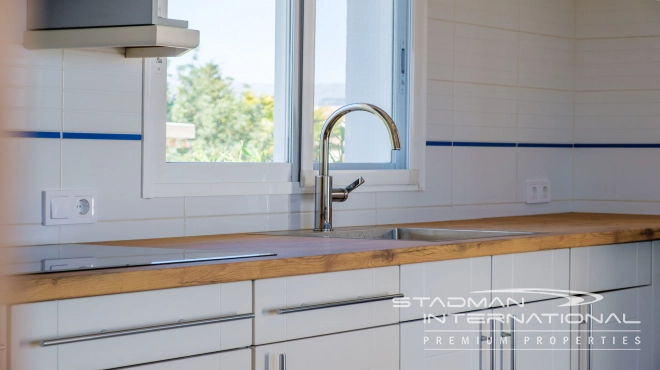 Villa Entièrement Rénovée avec Superbe Vue sur la Mer