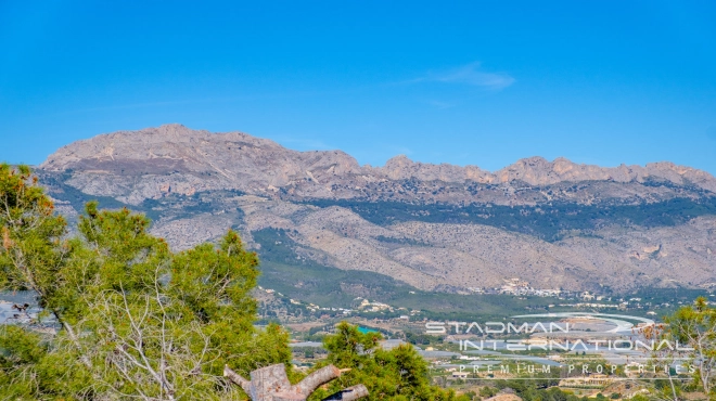 Villa Entièrement Rénovée avec Superbe Vue sur la Mer