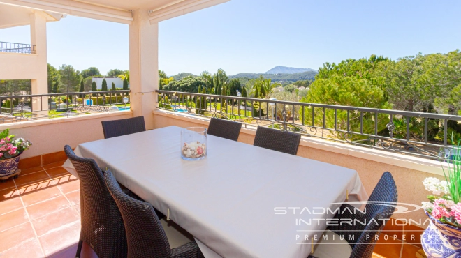 Grand Appartement d’Angle avec Vue Panoramique sur la Montagne