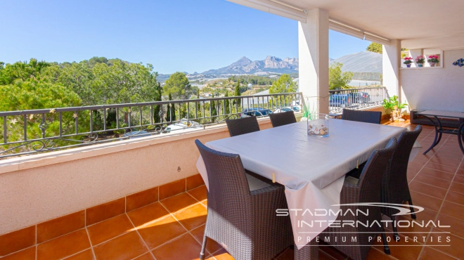 Grand Appartement d’Angle avec Vue Panoramique sur la Montagne