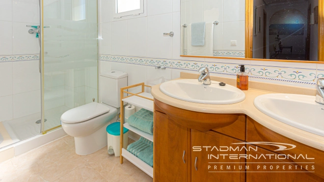 Grand Appartement d’Angle avec Vue Panoramique sur la Montagne