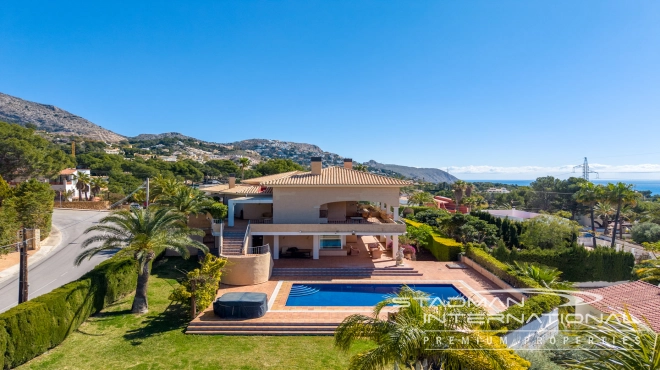 Großzügiges Familienhaus mit Meerblick in Toplage