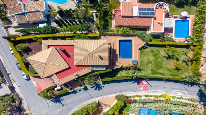 Großzügiges Familienhaus mit Meerblick in Toplage
