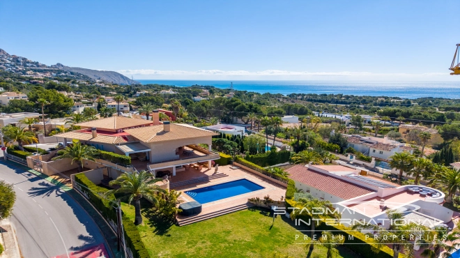 Großzügiges Familienhaus mit Meerblick in Toplage
